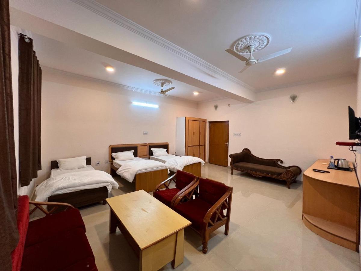 The Patel Stadium Hotel 1 Km From Bus Stand And 2 Km From Railway Station อัจเมอร์ ภายนอก รูปภาพ