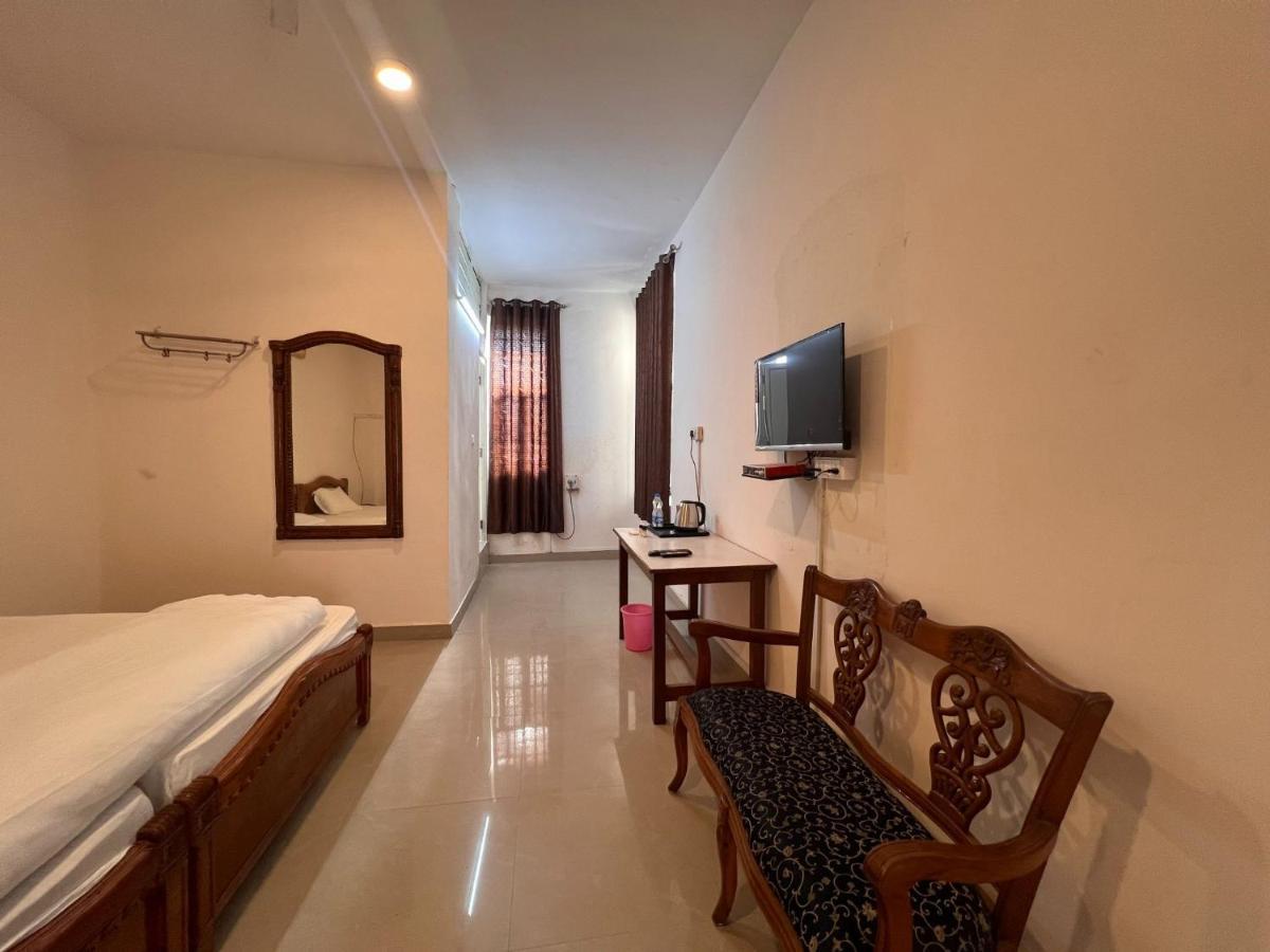 The Patel Stadium Hotel 1 Km From Bus Stand And 2 Km From Railway Station อัจเมอร์ ภายนอก รูปภาพ